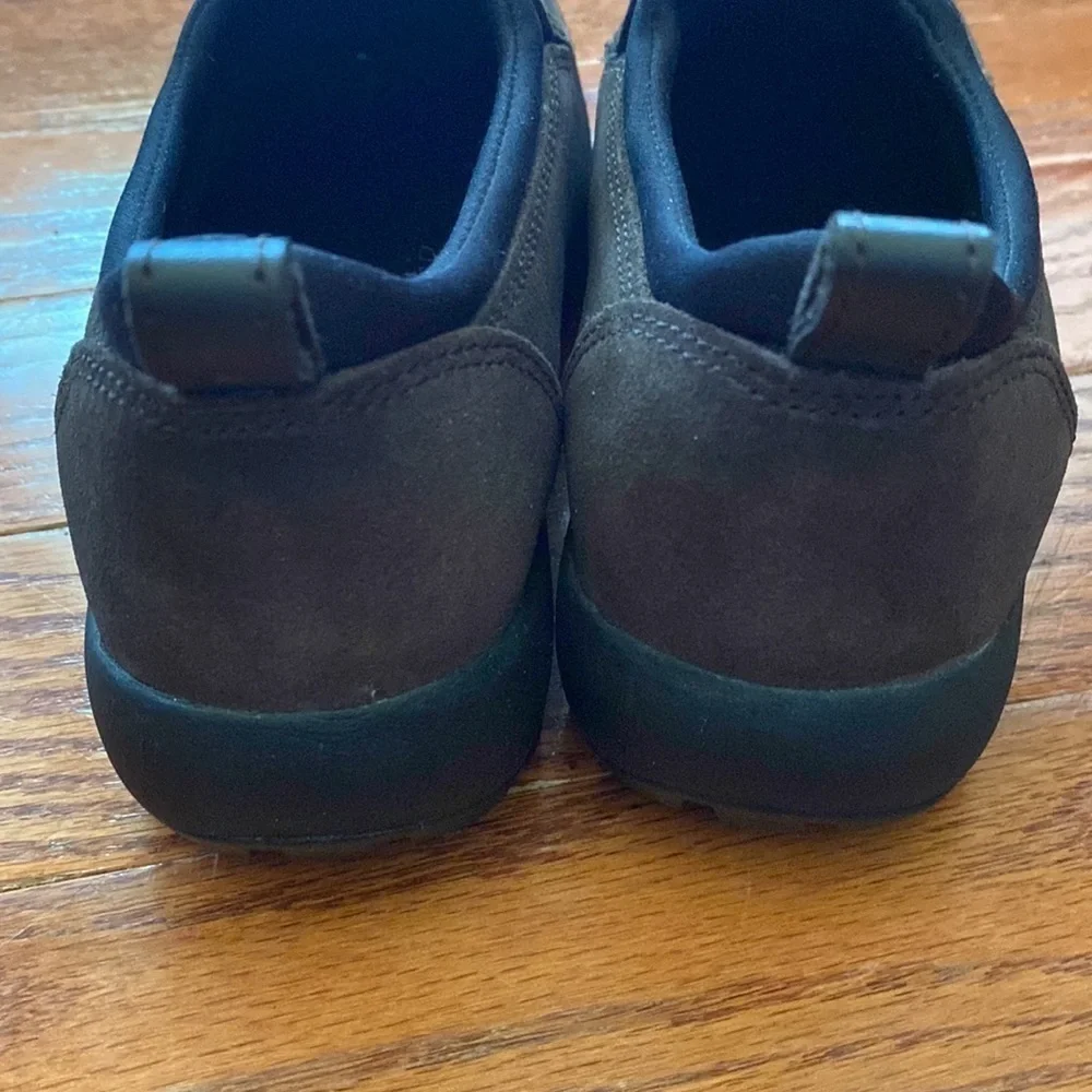 Lands End‎ like new slip on women’s loafers in deep chocolate brown size 7D EUC